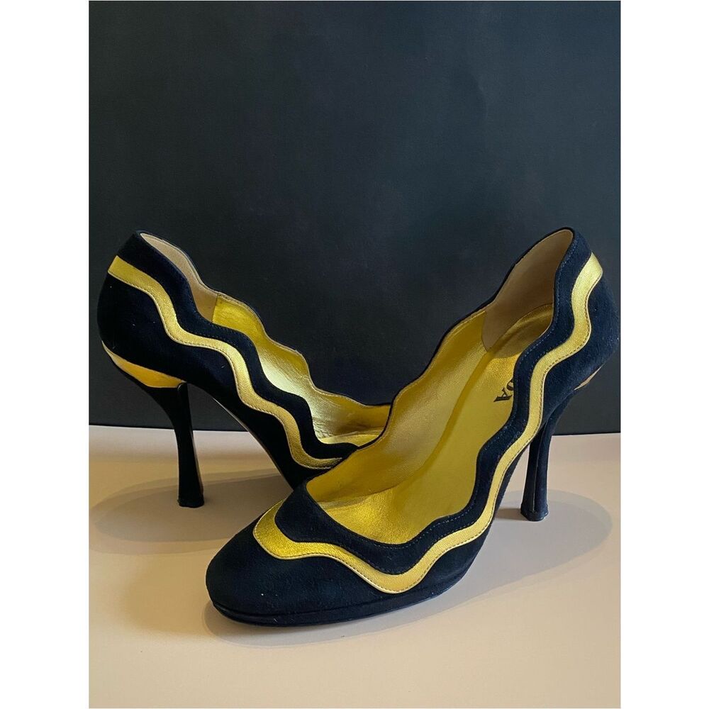 Prada 2008 Black and Gold Scalloped Wavy Heel w Box. Authentic